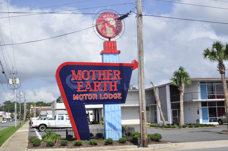 #1 Most Popular Posts: Retro Mother Earth Motor Lodge